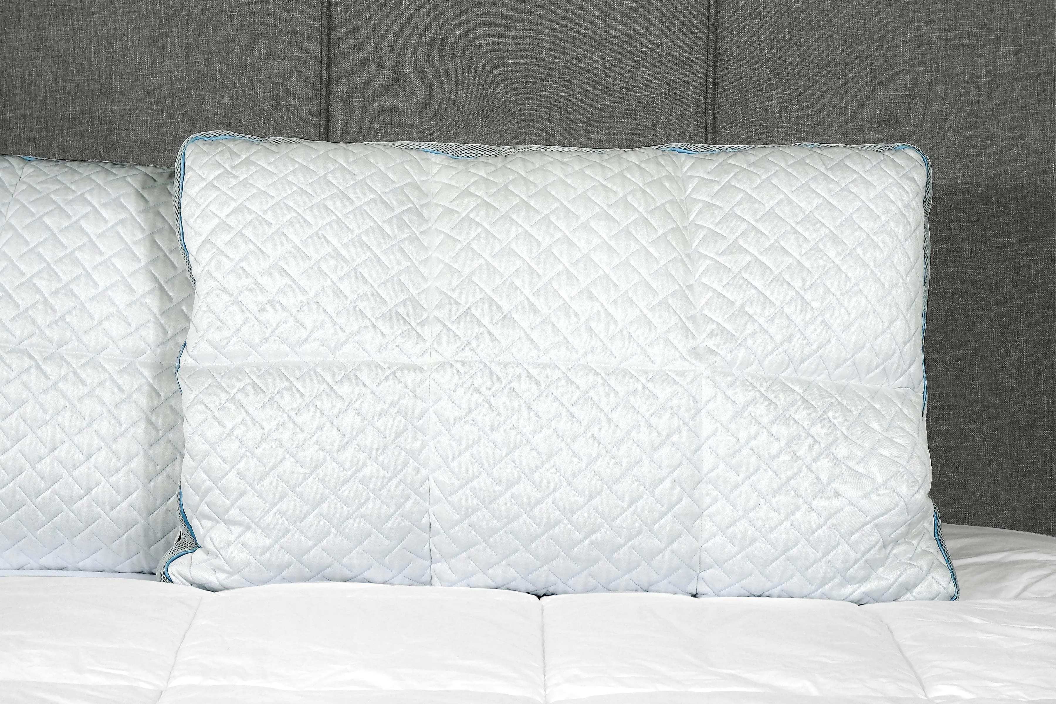 Polar Nova Queen Size Deluxe Cooling Gel Memory Foam Pillow in White